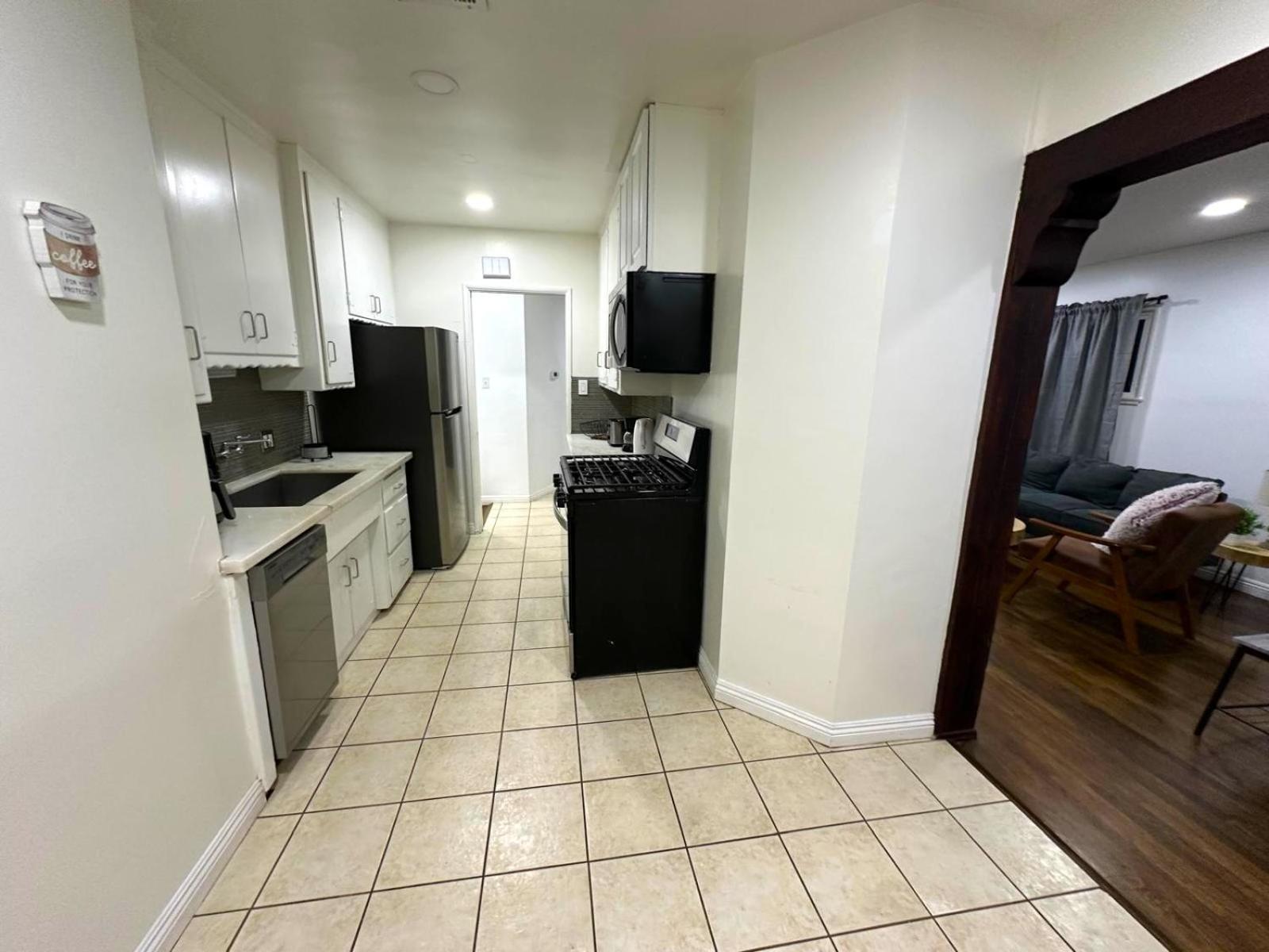 Cozy 3br With Pool, Yard, Garage, And 80 Inch Tv! Ferienhaus Los Angeles