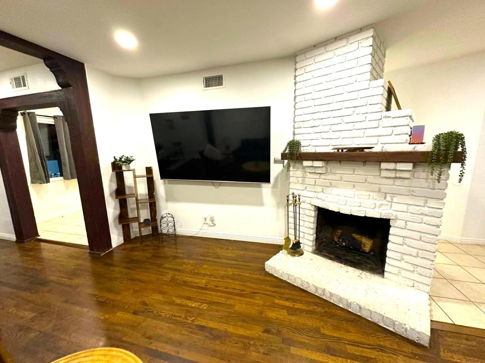 Cozy 3br With Pool, Yard, Garage, And 80 Inch Tv! Los Angeles