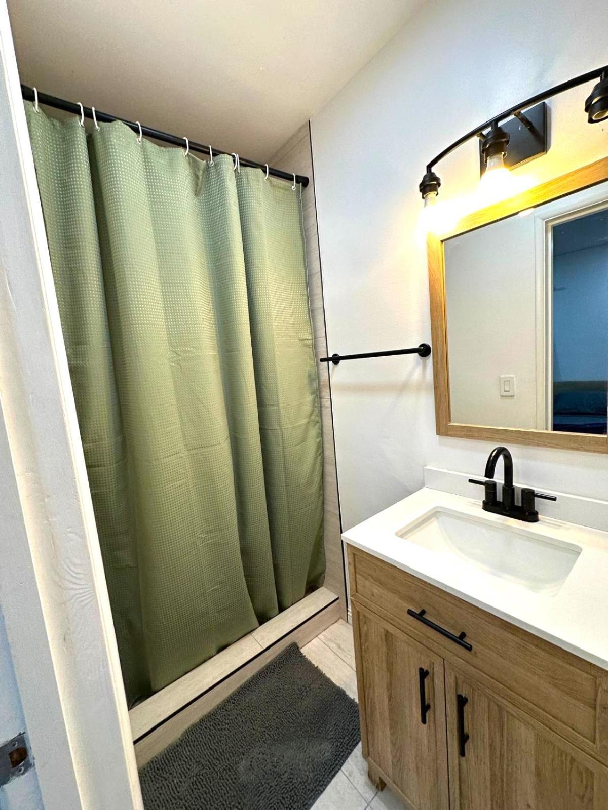 Ferienhaus Cozy 3br With Pool, Yard, Garage, And 80 Inch Tv! *