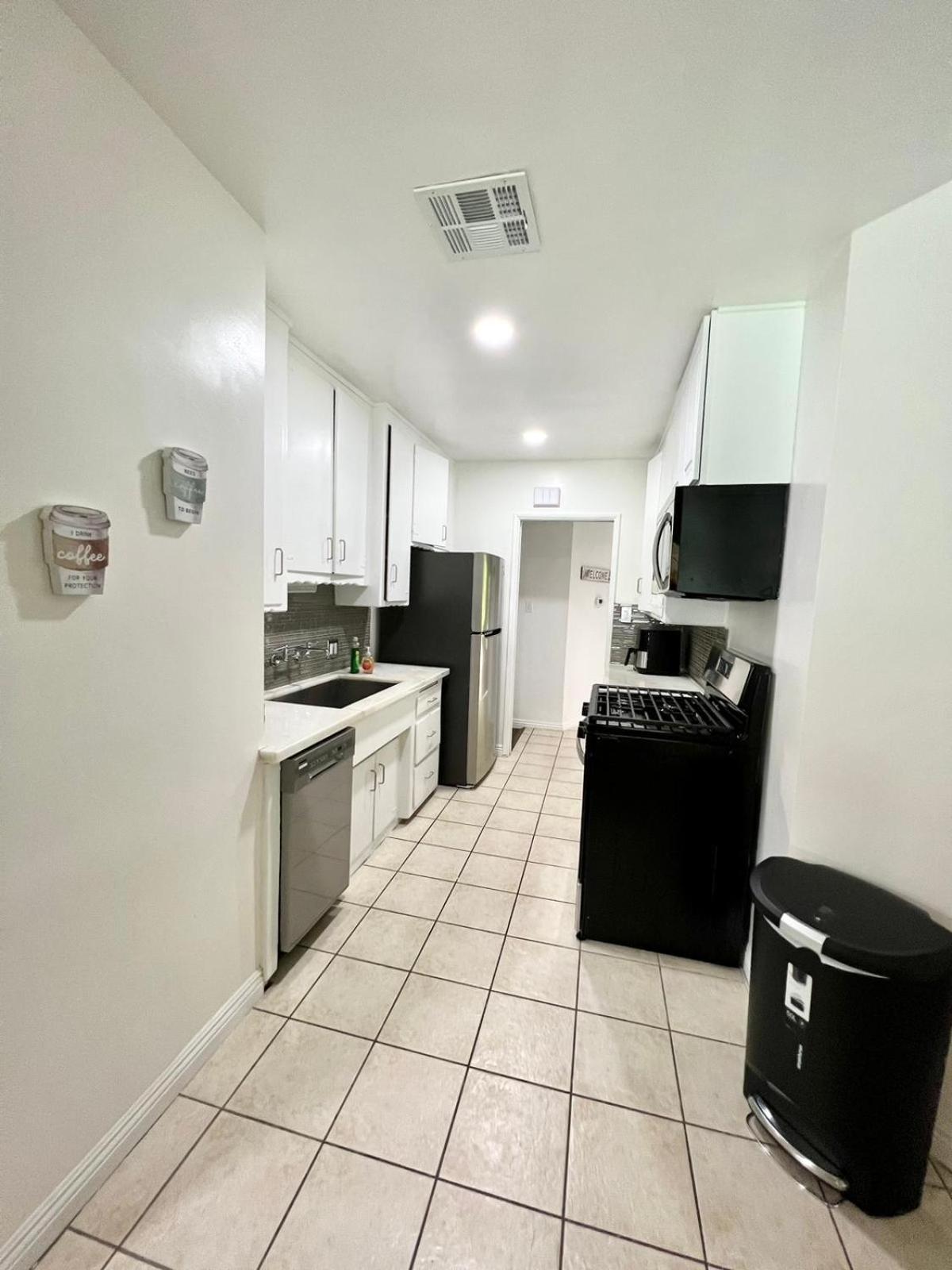 Ferienhaus Cozy 3br With Pool, Yard, Garage, And 80 Inch Tv!