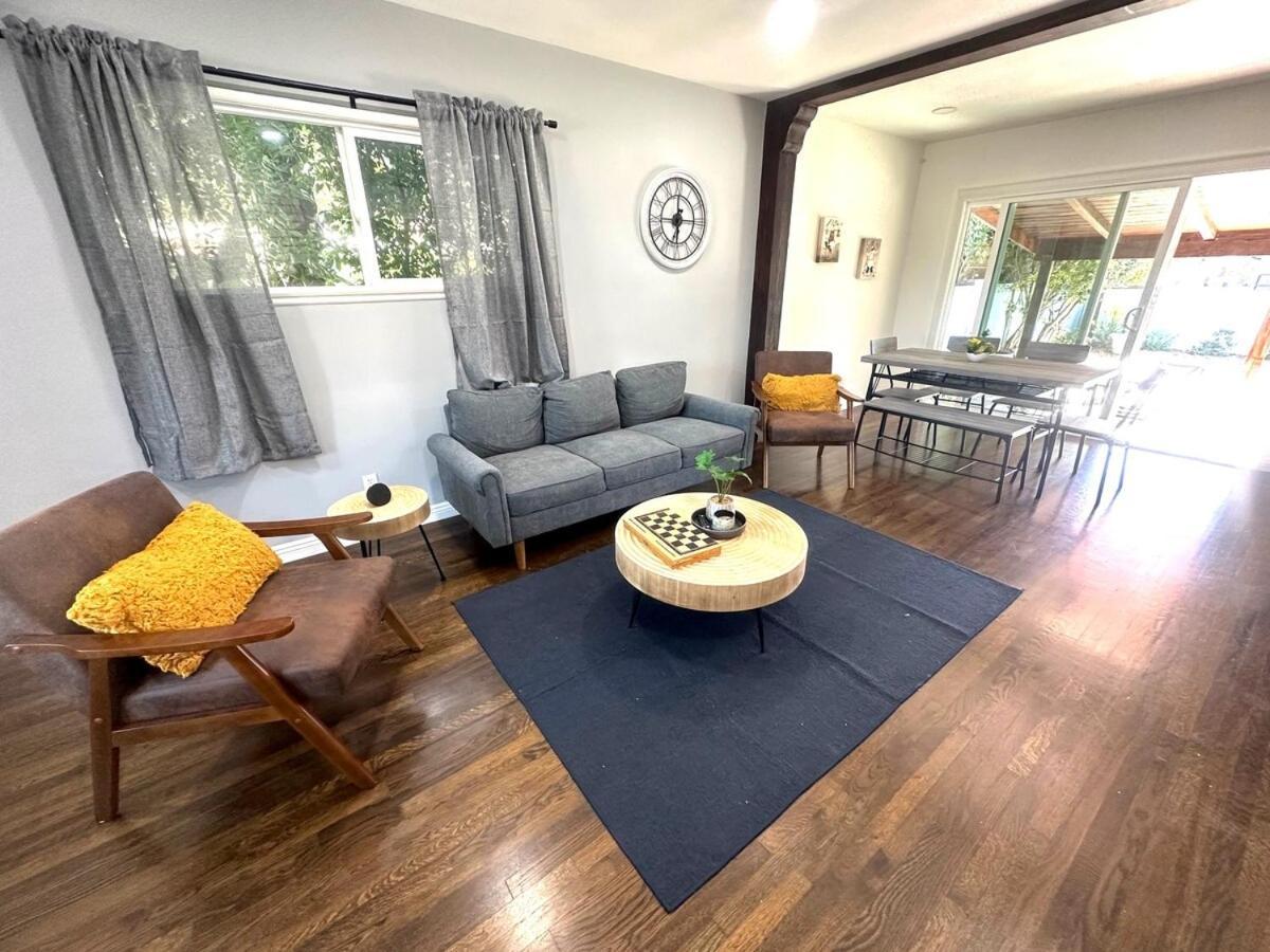 Cozy 3br With Pool, Yard, Garage, And 80 Inch Tv! Ferienhaus Los Angeles