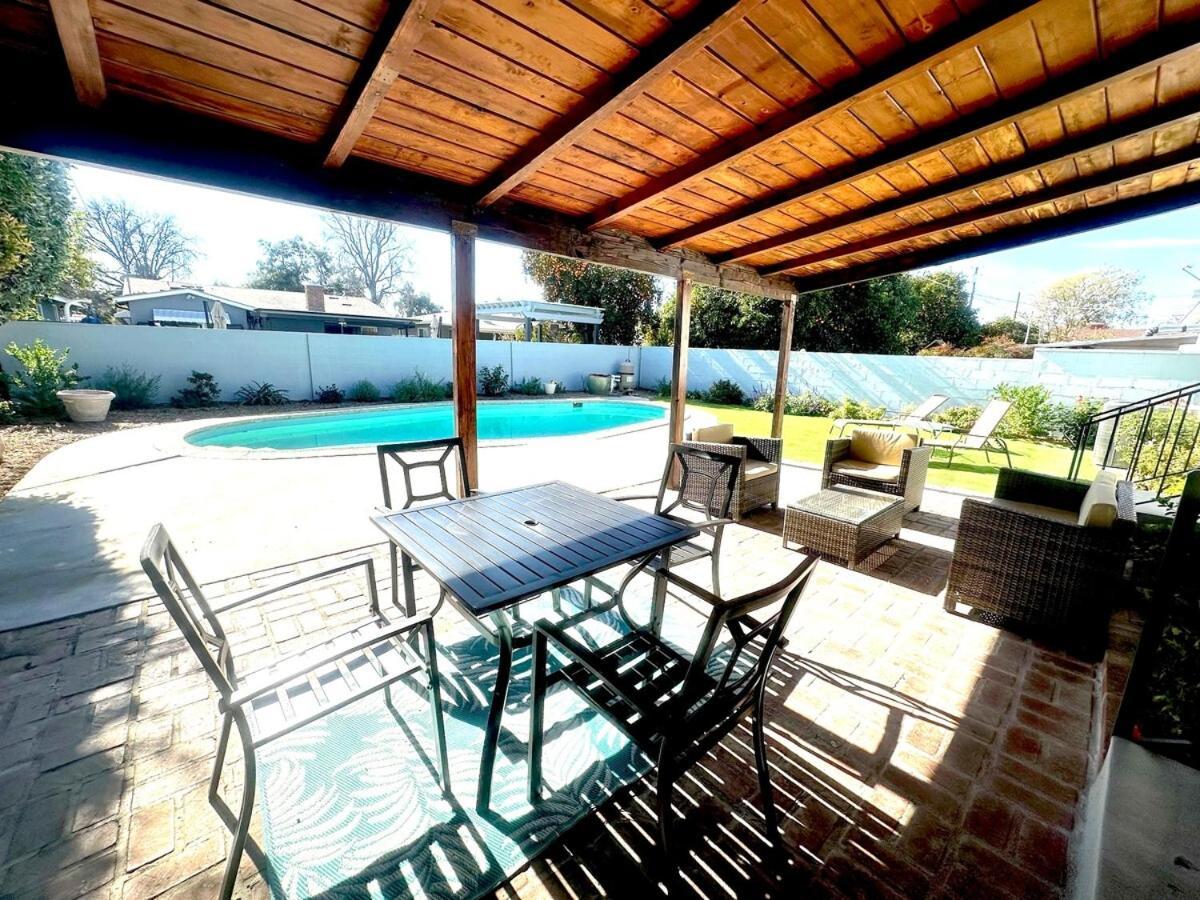 Cozy 3br With Pool, Yard, Garage, And 80 Inch Tv! Ferienhaus